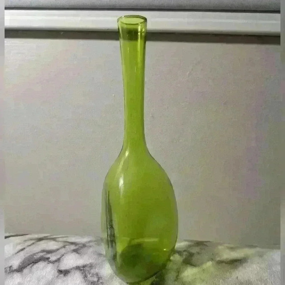 1960's Art Glass Green Vase with flattened sides - Picture 7 of 7